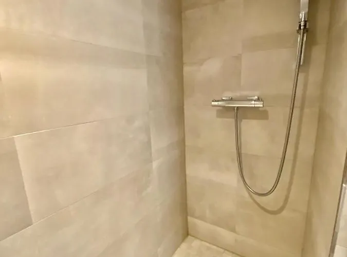 La Pietonne-plage-clim Мантон